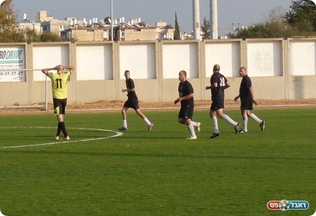 ניצלו את המומנטום. נווה גולן חוגגת זמנית (צילום: אלי שמואלי)