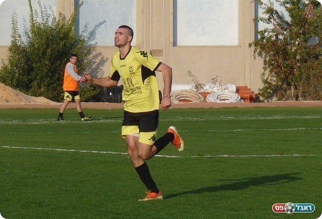 מכונת שערים. אמיל אלייב (צילום: אלי שמואלי)