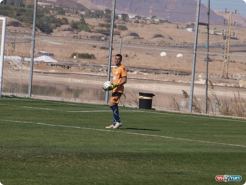 מנע תבוסה גדולה. שרון חונייב (אלון יהודיוף)