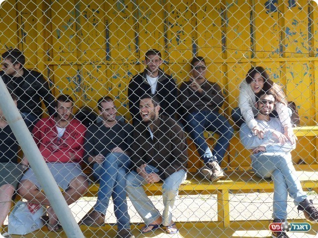 מעט אוהדים (צילום: אלי שמואלי)