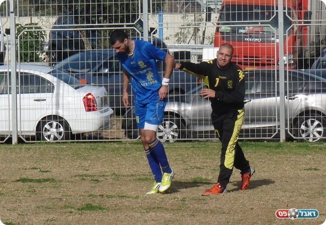 חולון עקצה. אלנור אלייב חוגג את המהפך (צילום: אלי שמואלי)