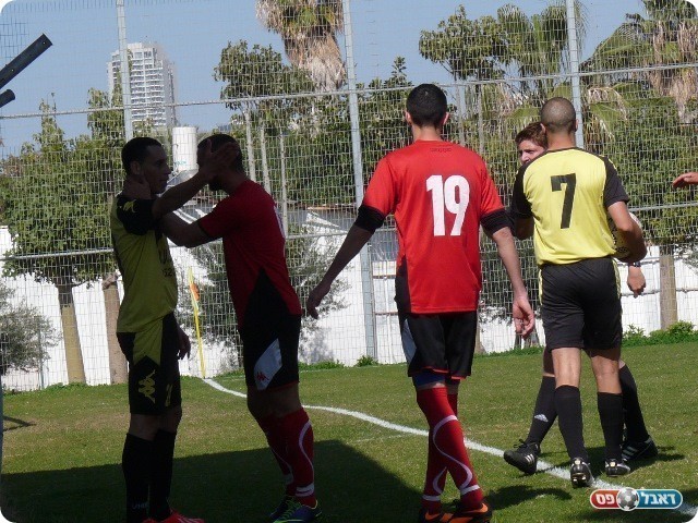 קצת עצבני אבל ניצח. חביבי (צילום: אלי שמואלי)