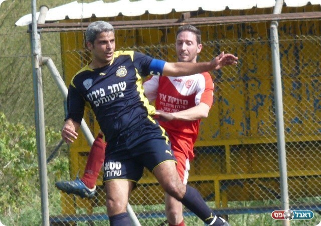 הרבה להחמיץ. פרנצי מנסה לעצור כוכבי (צילום: אלי שמואלי)