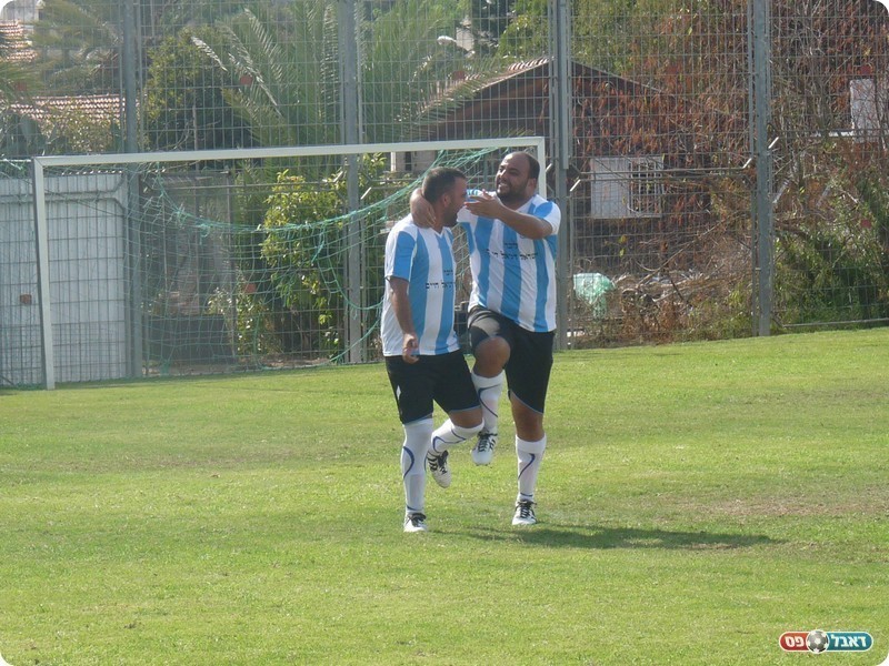 פתחו ברגל ימין. דודי קדוש (משמאל) וערן מחלוף מאליצור יפו (אלי שמואלי)