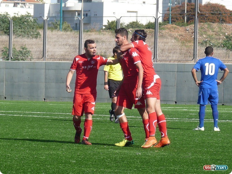 שחוגג עם החברים (אלי שמואלי)