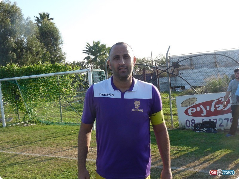 רוצה עליה עשירית בקריירה. מלך שערי חולון, מוסא בן חיים (אלי שמואלי)