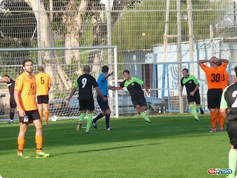 מיארה (במרכז) חוגג את היתרון