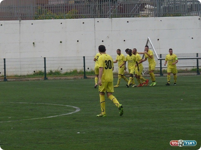 שומרים על הפסגה. שחקני נתניה (אלי שמואלי)