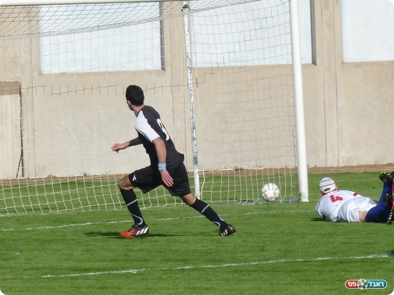 השני ברשת. אמיל אלייב כובש (אלי שמואלי)