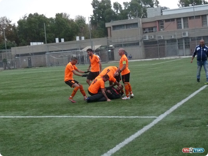 שחקני הקריה חוגגים את השני (אלי שמואלי)