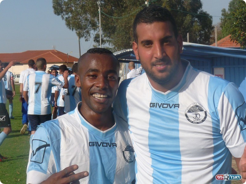 האחראים על ההפתעה. דמתי (מימין) ו-ווסיה (אלי שמואלי)