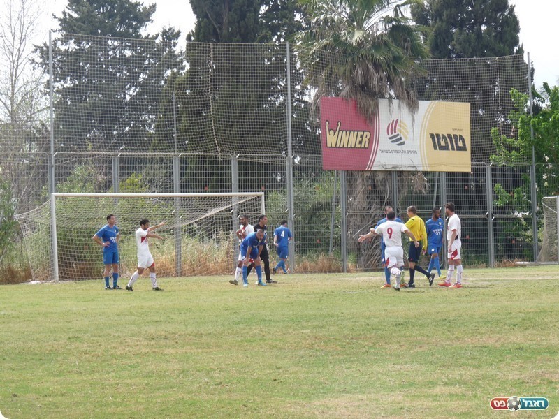 השריקה לפנדל (אלי שמואלי)