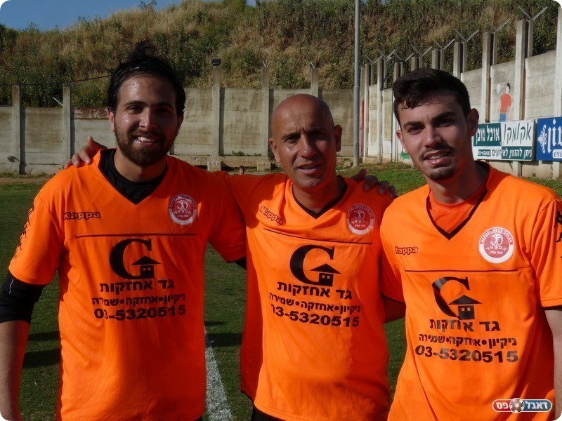 חתומים על הניצחון. שלושת הכובשים: טל בוזגלו (מימין), משה דיין ודור שחורי (אלי שמואלי)