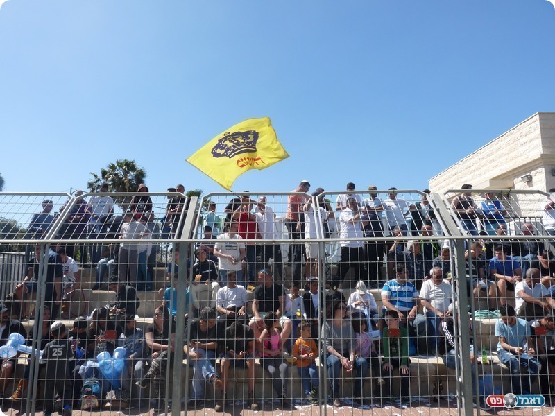 אווירה של ליגה גבוהה יותר. חלק מהקהל שהגיע (אלי שמואלי)