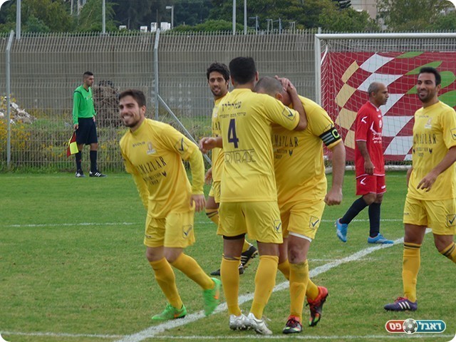 החגיגות בחולון (אלי שמואלי)