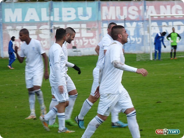 שחקני צפרירים חוגגים שיוויון (אלי שמואלי)