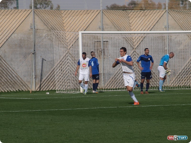 וחוגג (אלון יהודיוף)