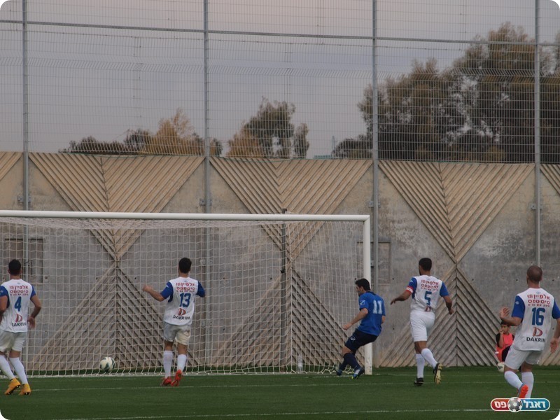 והכדור ברשת (אלון יהודיוף)