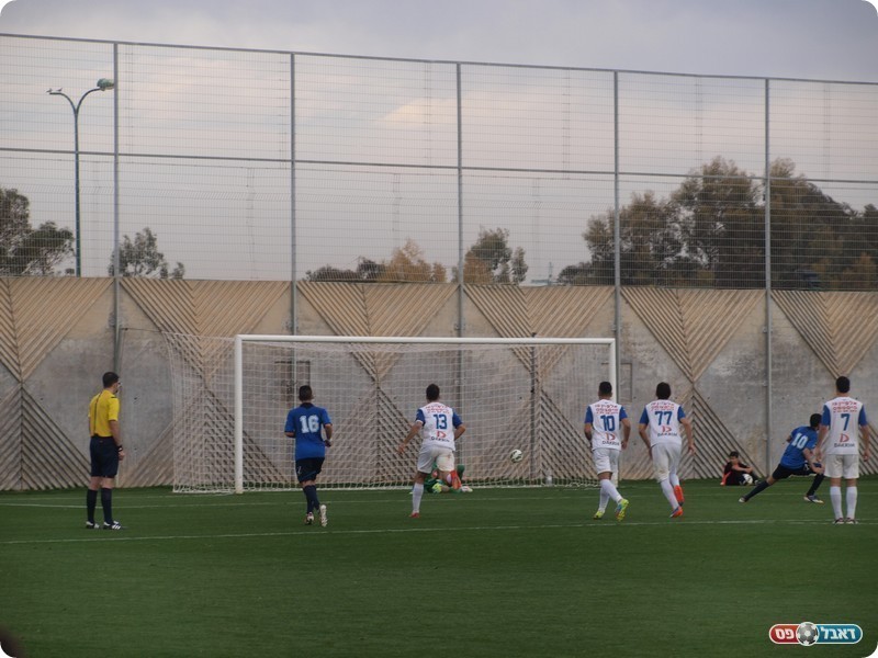 וסהר לוי כובש את הפנדל (אלון יהודיוף)