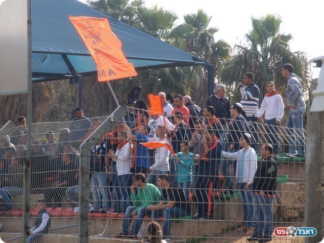 לפחות שיחברו מילים חדשות. אוהדי מלאכי. 