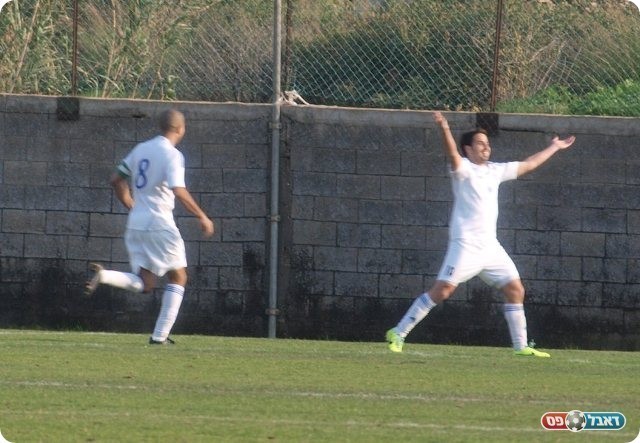 השאיר את הנקודות בבית. סגל חוגג. 