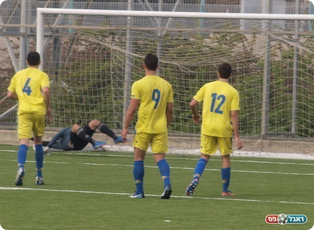 וחיון עוצר את הפנדל. 