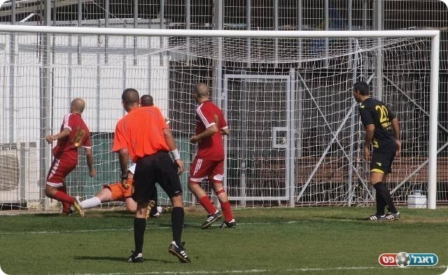 עלו ראשונים על הלוח. שמאמה כובש (צילום: אלון יהודיוף)