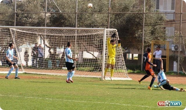 לא הצליח לכבוש. יצחק מחמיץ. 