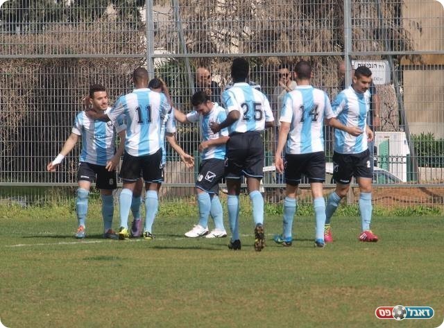 קבוצה של פייטרים. שחקני מחנה יהודה (צילום: אלוו יהודיוף)