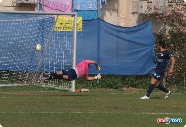 מוחץ. הכדור של ועקנין ברשת. 