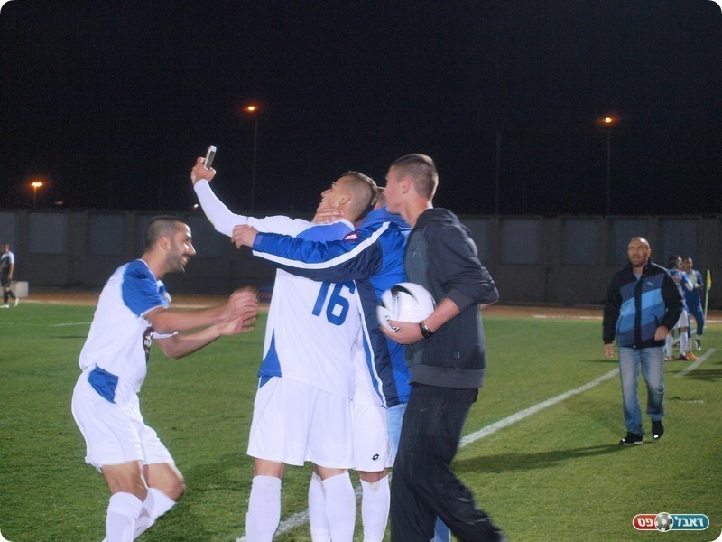 שחוגג בסלפי (אלון יהודיוף)