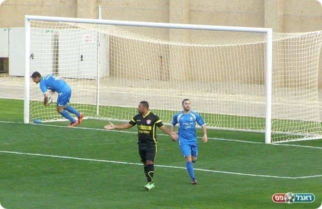 הגנת עכו חיכתה לנבדל. השוויון (צילום: אמיר שיבי)