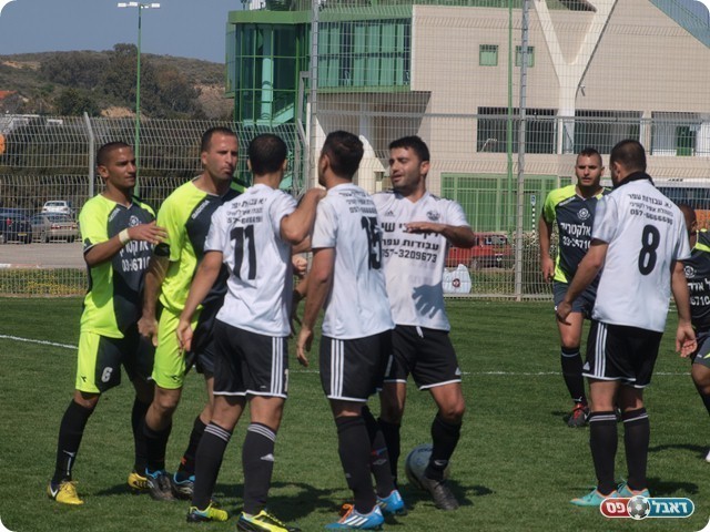 היה שקט עד עכשיו. ירימי (מספר 15 בלבן) ואמיתי. 