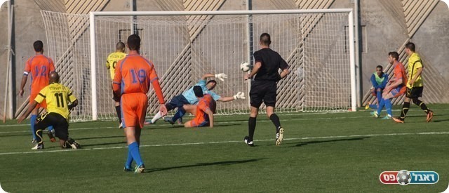 כפ"ס לחצה. כהן נהדף ע"י שערי.