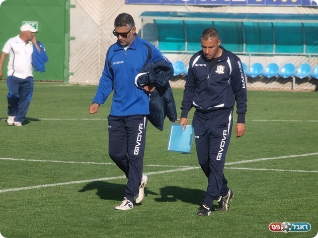 הפנים אומרות הכל. עופר טלקר (משמאל) בסיום. 