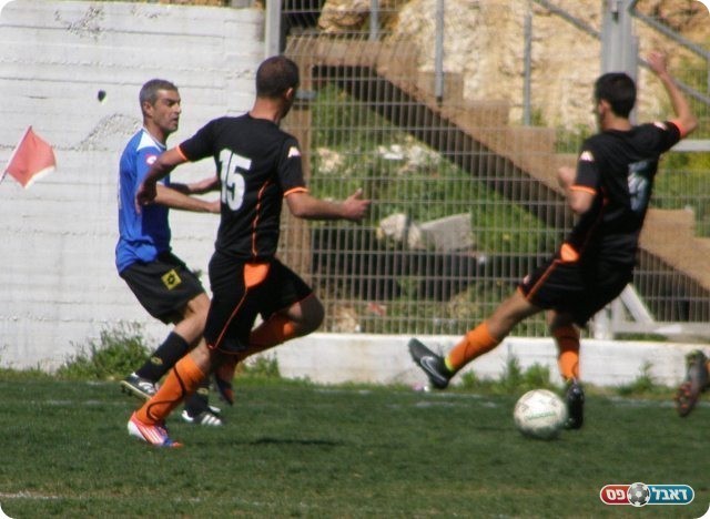 בליץ חיפאי. חומי לוי מול הגנת צפת (אמיר שיבי)