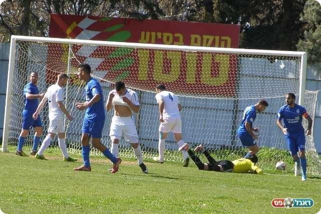 נתקע בשערו. הראשון של אולגה (אמיר שיבי)