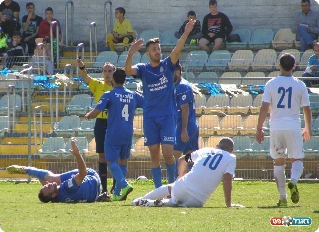 הרחקה שנויה במחלוקת. טל והרשקוביץ' על הדשא (אמיר שיבי)