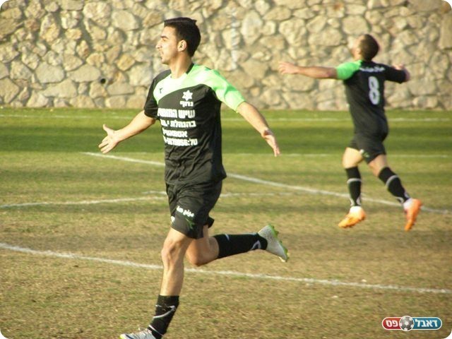 וחוגג (אמיר שיבי)