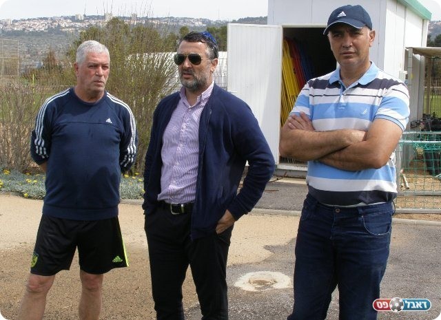 מאמין בהישארות. סופר (במרכז) וטוויטו  (אמיר שיבי)