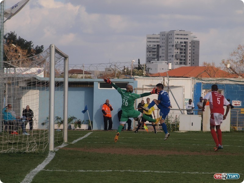 כשלא מבקיעים - סופגים. עובדיה מכניע את למל (אלון יהודיוף)