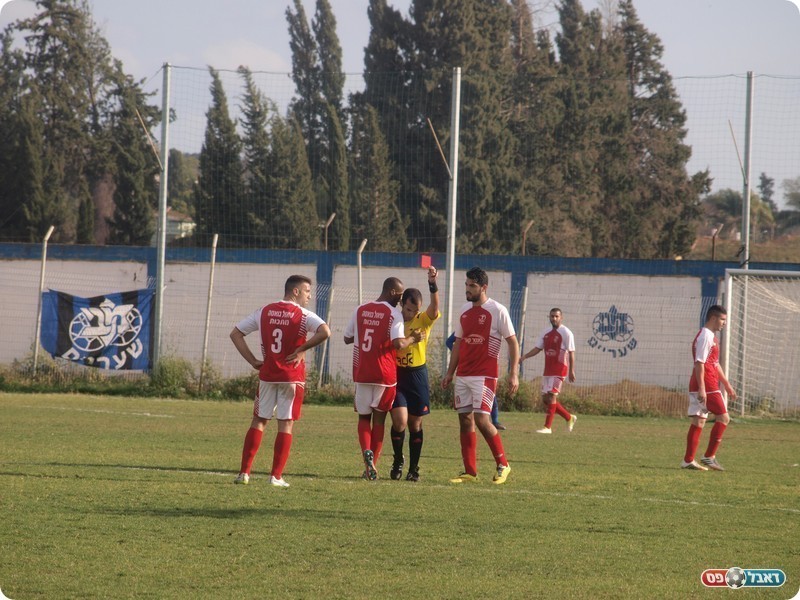 אדום מיותר. חקאק (מספר 3) מורחק (אלון יהודיוף)