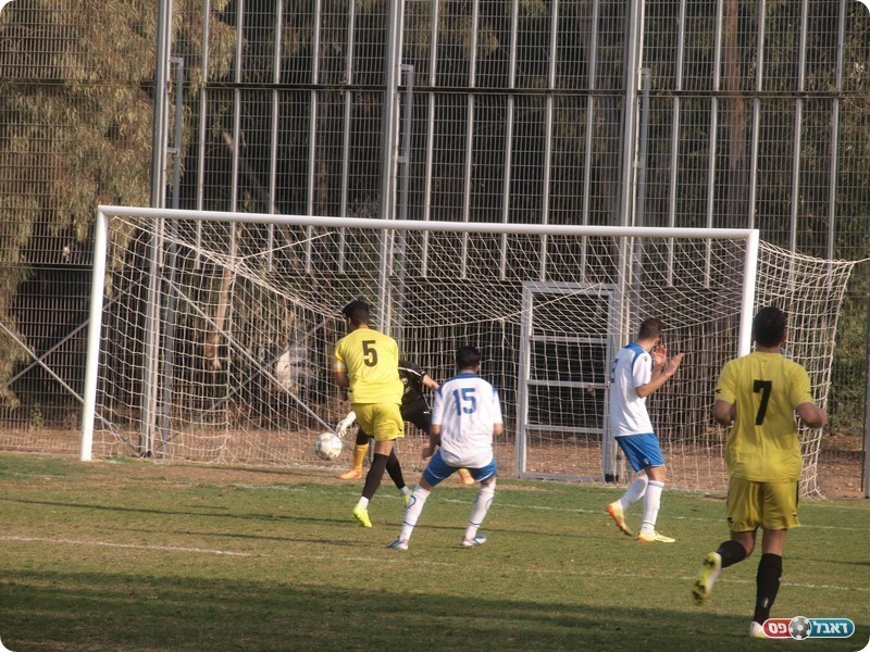 אלבז (מספר 15) מתגבר על מועלם (אלון יהודיוף)