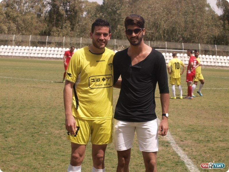 12 שערים העונה. קובי דומר (משמאל) עם הוד מועלם שלא שיחק (אלון יהודיוף)