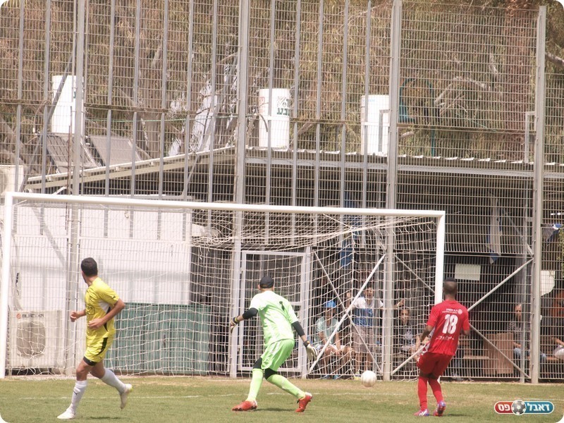 עוד אחד. דומר מכניע את אהרון (אלון יהודיוף)