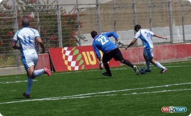 בדרך לחמישי. אמיר (אלי שמואלי)