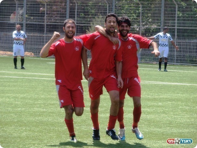 ניצחון יקרב אותם לצמרת. שחקני רמת ישראל (צילום: אלי שמואלי)