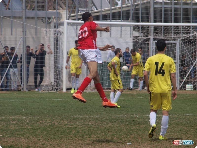 וחוגג עם סיבוב באוויר (אלון יהודיוף)