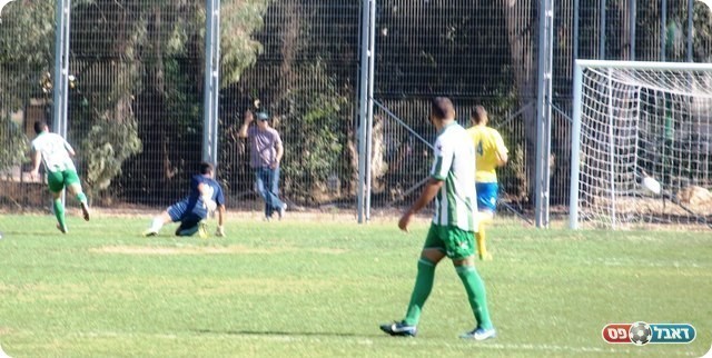 בינתיים הוא בעמישב. לובין כובש. 