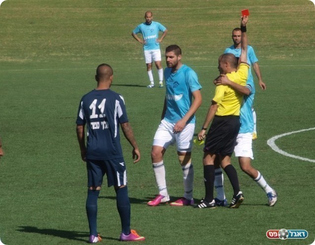 הרחקה מיותרת. פליקר רואה את האדום.